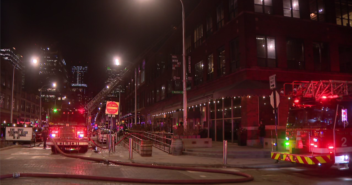 Fire in Chicago Illinois Today: Fulton Market fire today reported at local commercial building as CFD crews battle large structure blaze