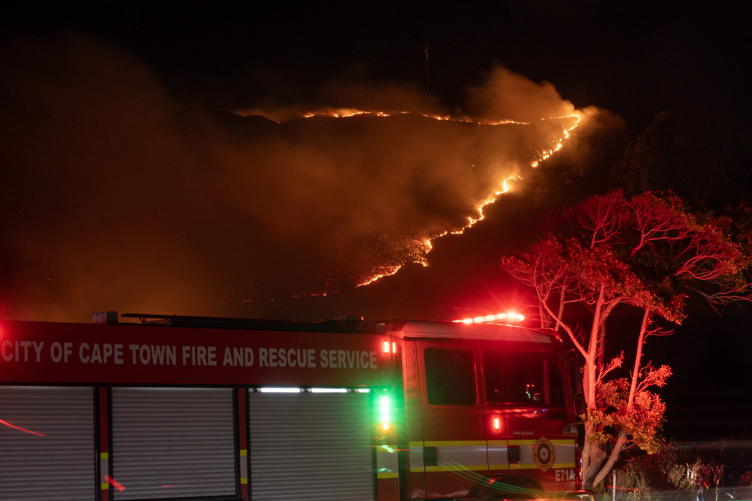 Cape Town Fire Today: Emergency Crews Battling Large Vegetation Blaze in Suburbs as Authorities Urge Caution
