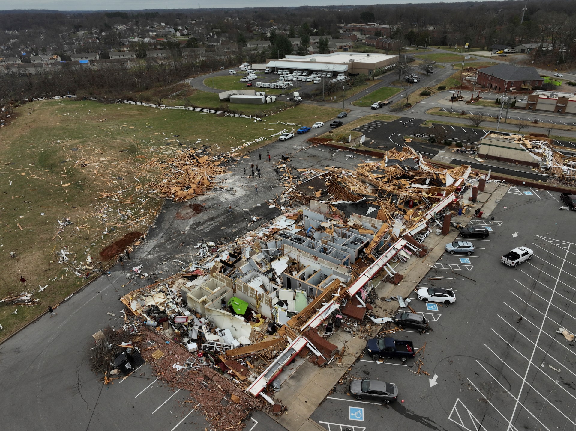 Tornado Hits Tennessee Today: NWS Issues Severe Weather Alerts for Davidson County as Multiple Supercell Storms Target Nashville Region
